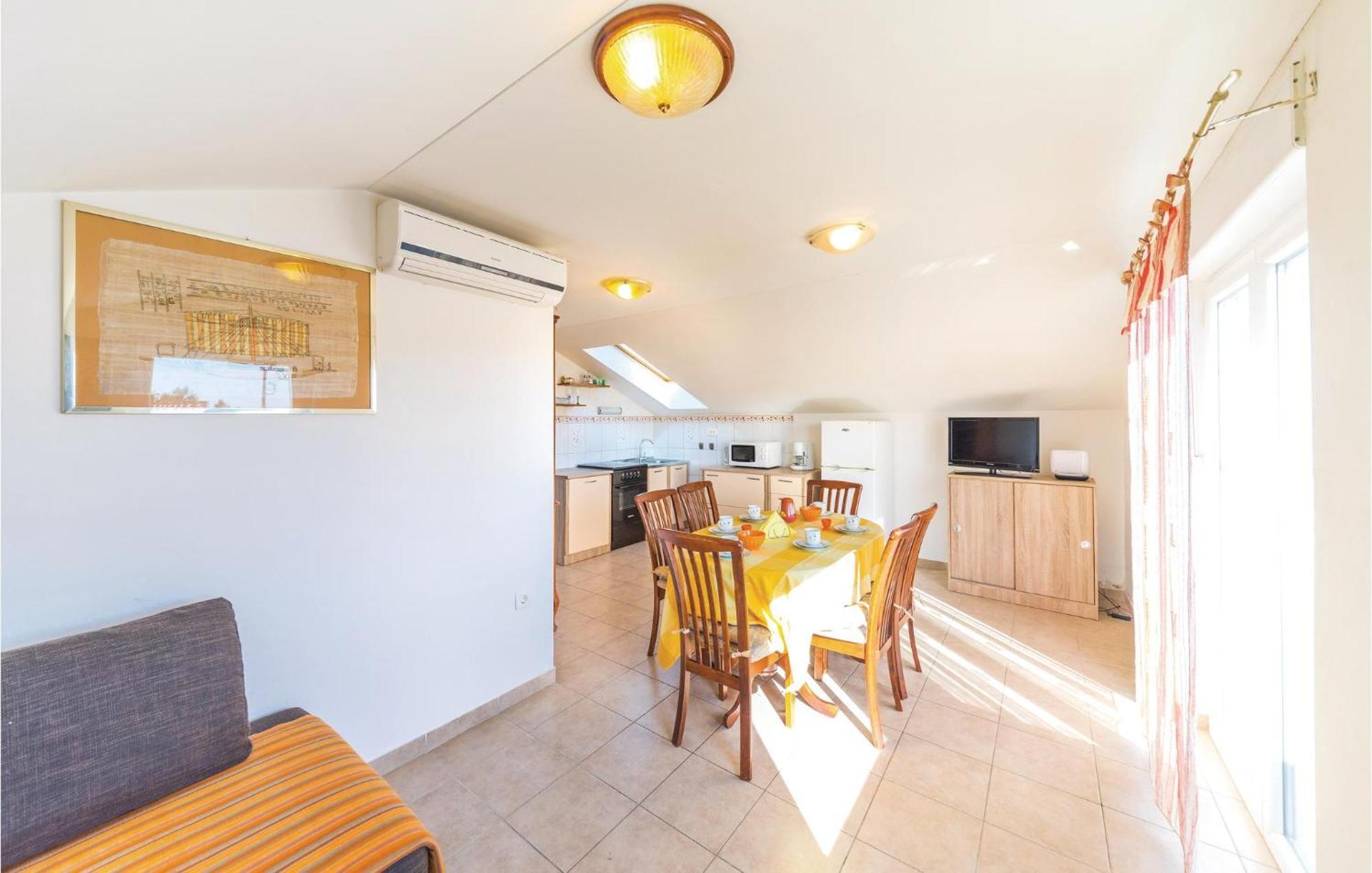 Gorgeous Apartment In Seget Vranjica Εξωτερικό φωτογραφία